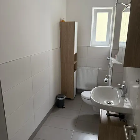 Tolles In Magdeburg-salbke Mit Balkon Und Wifi * Magdeburgo