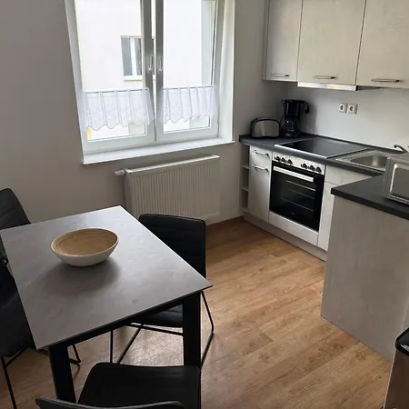 Tolles In Magdeburg-salbke Mit Balkon Und Wifi * Magdeburgo