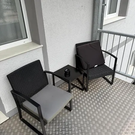 Tolles In Magdeburg-salbke Mit Balkon Und Wifi شقة *