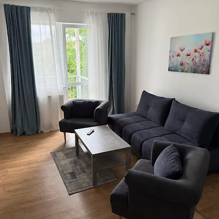 Tolles In Magdeburg-salbke Mit Balkon Und Wifi Magdeburgo